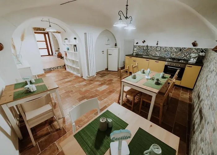 La Casa Di Achille Bed & Breakfast 3*